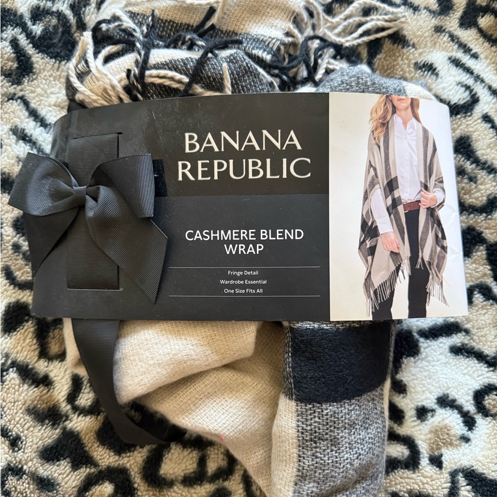 Banana Republic Black and Cream Cashmere Wrap